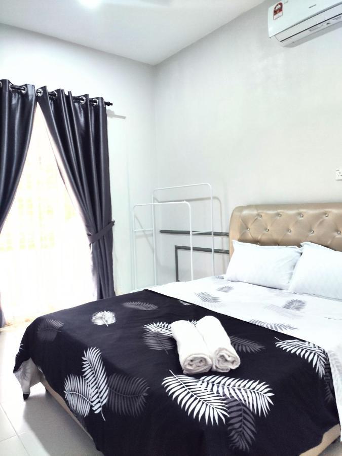 Private Pool Cassa Dinies, Wifi , Bbq,10 Pax Villa Rantau Panjang Exterior photo